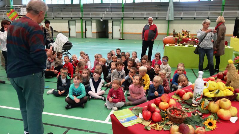 les enfants de l'école en visite